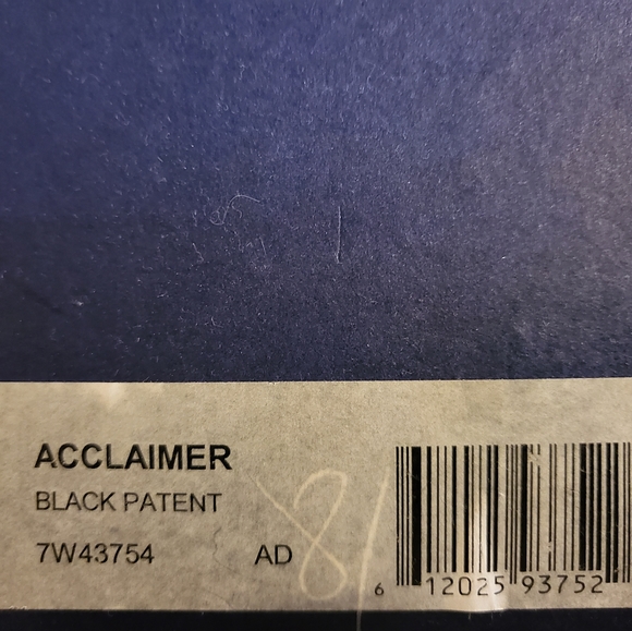 Stuart Weitzman - Picture 6 of 6